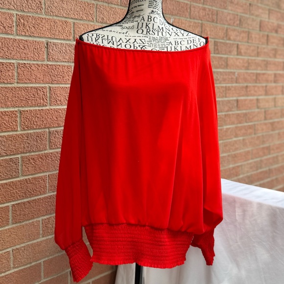 Chic Off-Shoulder Red Blouse - Picture 1 of 4